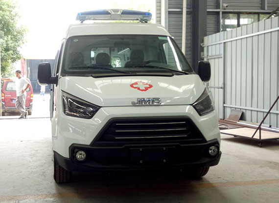 江铃特顺短轴中顶救护车